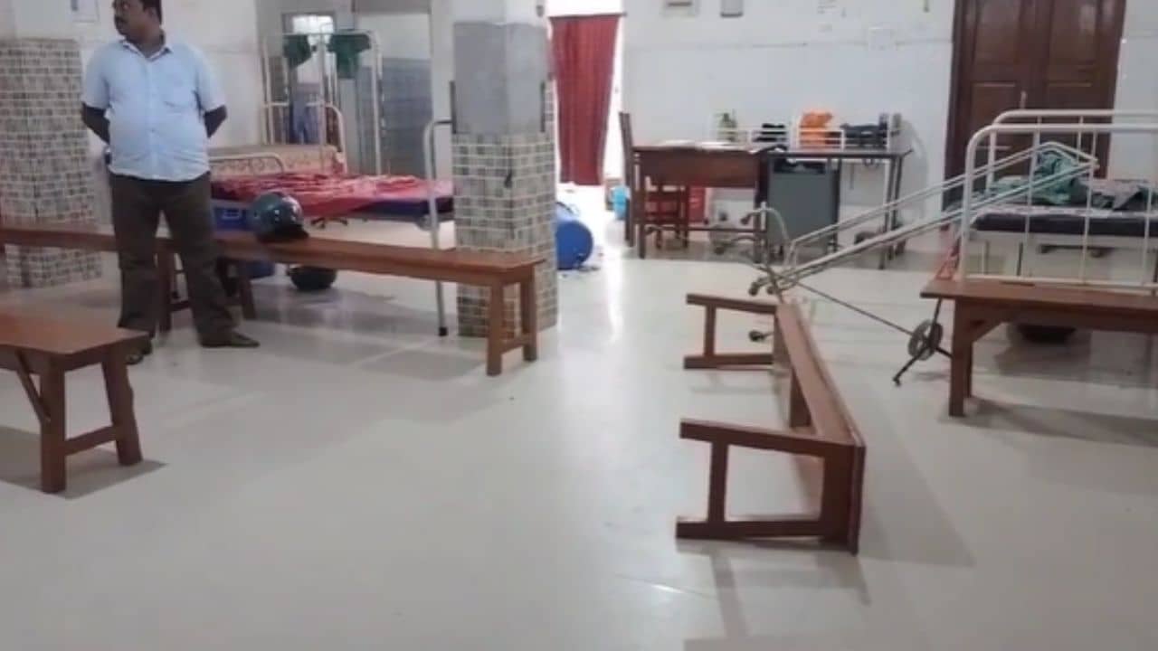 Maldah: খাওয়াতে গিয়ে শ্বাসনালিতে আটকায় দুধ! সদ্যোজাতর মৃত্যুতে গাফিলতির অভিযোগে ধুন্ধুমার মালদহের নার্সিংহোমে