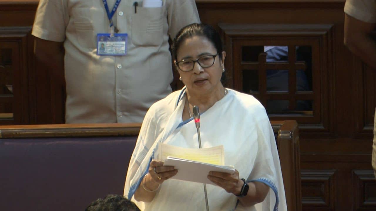 Mamata Banerjee: রাজ্যপাল সই না করলে আমাদের কিচ্ছু যায় আসে না..., বাংলা দিবস নিয়ে চ্যালেঞ্জ মমতার