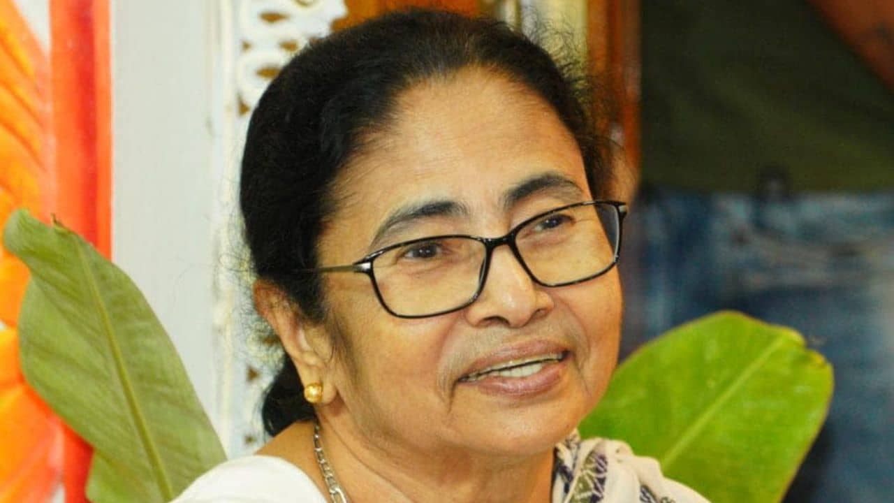 Mamata Banerjee: হ্যাপি বার্থডের মতো বাংলায় শুভ জন্মদিন গান লিখছেন মমতা, প্রকাশ হতে পারে পুজোতেই: সূত্র