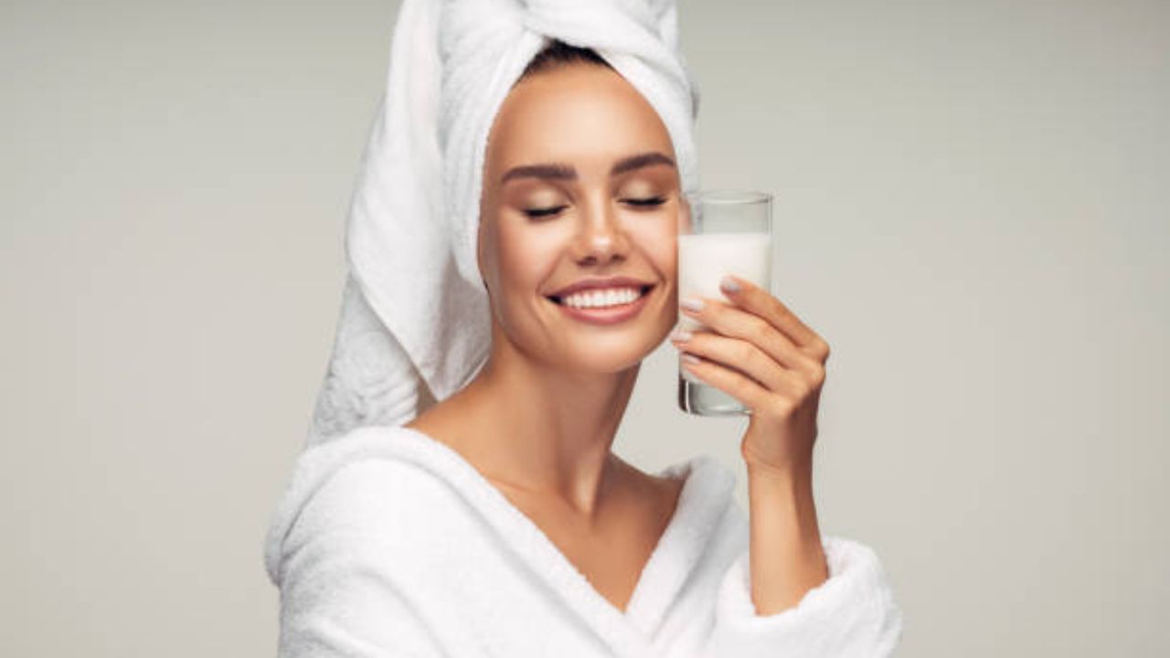 Milk for Face: দুধ খেলে পেটের গণ্ডগোল হয়? মুখে মাখলে কিন্তু ত্বকের জেল্লা বাড়বে Milk for Face: দুধ খেলে পেটের গণ্ডগোল হয়? মুখে মাখলে কিন্তু ত্বকের জেল্লা বাড়বে