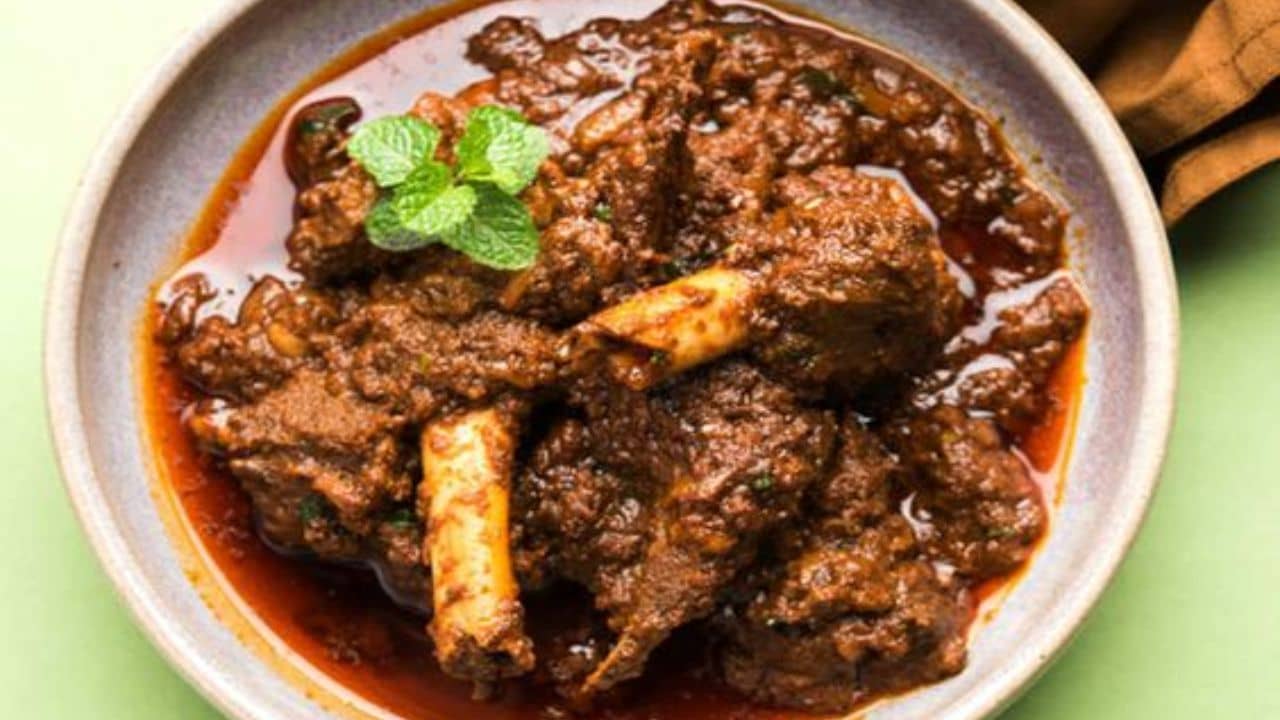 Mutton Korma: রবিবারের ডিনার টেবিলে থাকুক মটন কোর্মা, রইল রেসিপি