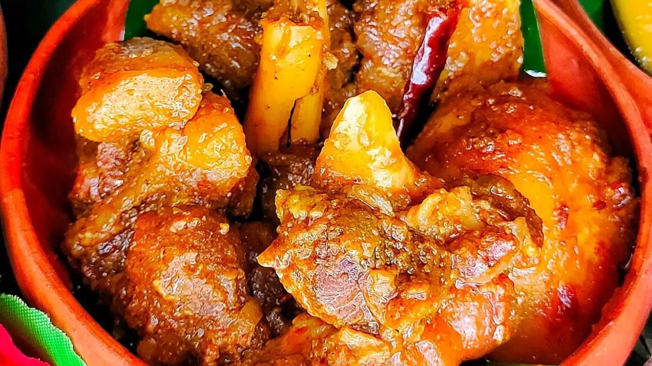 Mutton Recipe: বর্ষার ডিনার জমে যাক লাল ঝাল মটনের সঙ্গে, রইল রেসিপি