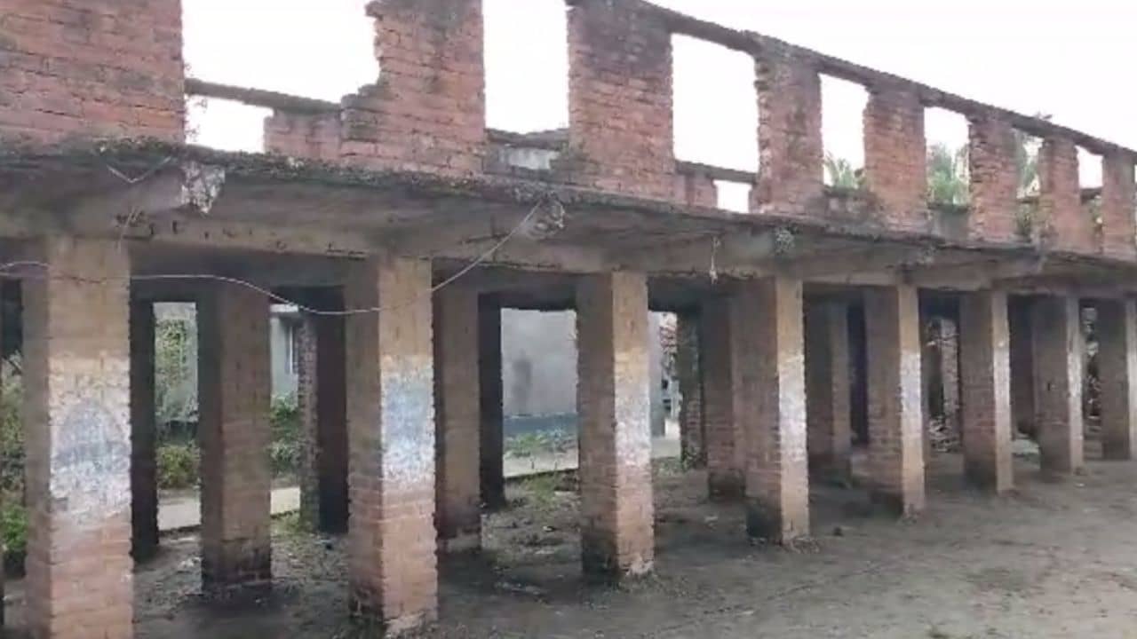 Nadia School: Tv9 বাংলার খবরের জের, স্কুলের ভিতরের বিপজ্জনক অংশ ভাঙার কাজ শুরু প্রশাসনের