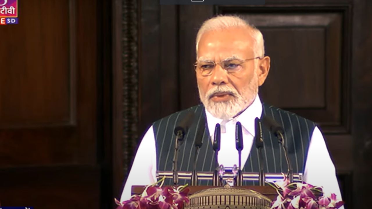 LIVE: লোকসভায় পেশ নারীশক্তি বন্ধন অধিনিয়ম বিল, শুরু তীব্র হট্টগোল LIVE: লোকসভায় পেশ নারীশক্তি বন্ধন অধিনিয়ম বিল, শুরু তীব্র হট্টগোল