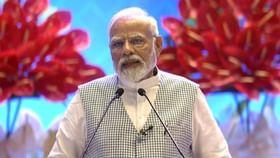 মায়ের মৃত্যু খবর শুনেও সামিটের ডিউটিতে অটল, পুলিশকর্মীকে স্যালুট মোদীর মায়ের মৃত্যু খবর শুনেও সামিটের ডিউটিতে অটল, পুলিশকর্মীকে স্যালুট মোদীর