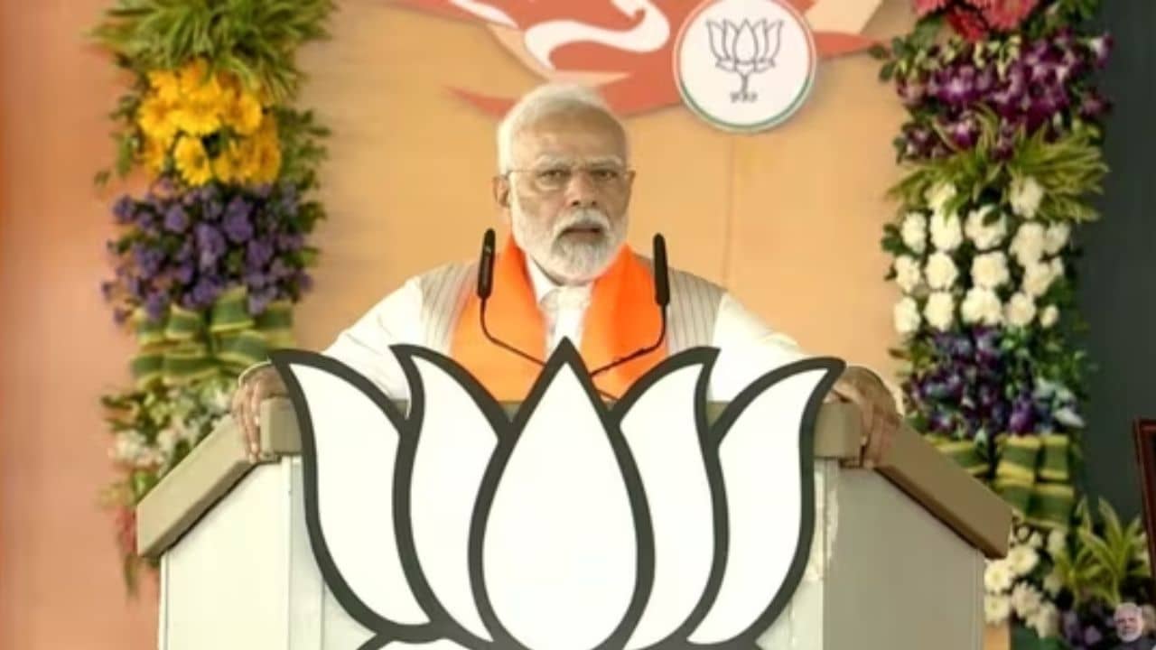 PM Narendra Modi: কংগ্রেস চালাচ্ছে শহুরে নকশালরা! ভোপাল থেকে মোদীর বাণ