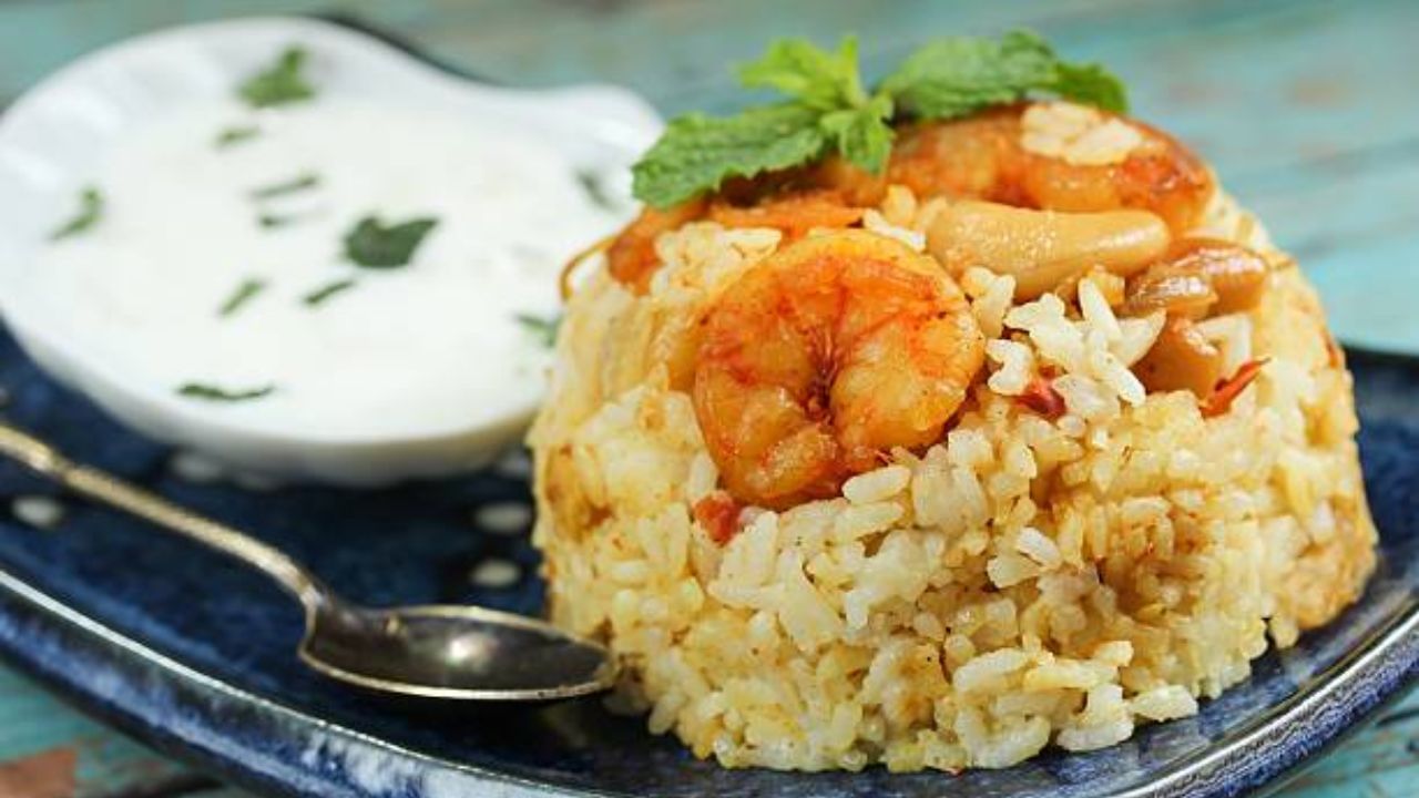 Weekend Special Recipe: ফ্রিজে শুধু চিংড়ি পড়ে রয়েছে? ছুটির দিনে পোলাও রেঁধে নিন Weekend Special Recipe: ফ্রিজে শুধু চিংড়ি পড়ে রয়েছে? ছুটির দিনে পোলাও রেঁধে নিন