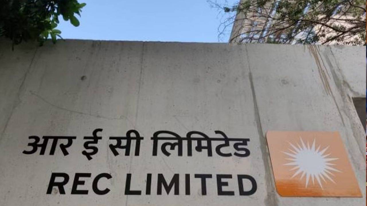 REC Limited Recruitment: লিখতে ভালবাসেন? সোশ্যাল মিডিয়ায় দক্ষ? তবে দারুণ চাকরির সুযোগ দিচ্ছে কেন্দ্রীয় সরকার