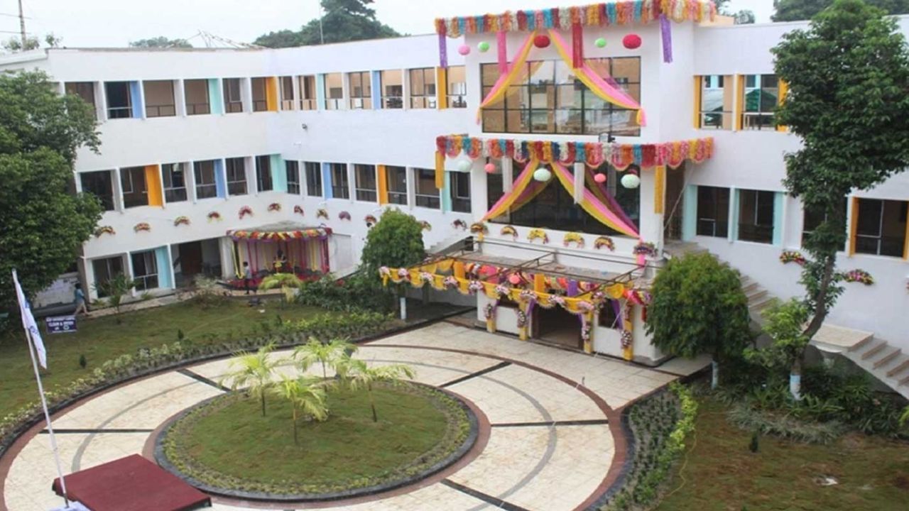 Raiganj University: রায়গঞ্জ বিশ্ববিদ্যালয়ের ইংরেজি বিভাগের মানসিক হেনস্থার অভিযোগ Raiganj University: রায়গঞ্জ বিশ্ববিদ্যালয়ের ইংরেজি বিভাগের মানসিক হেনস্থার অভিযোগ