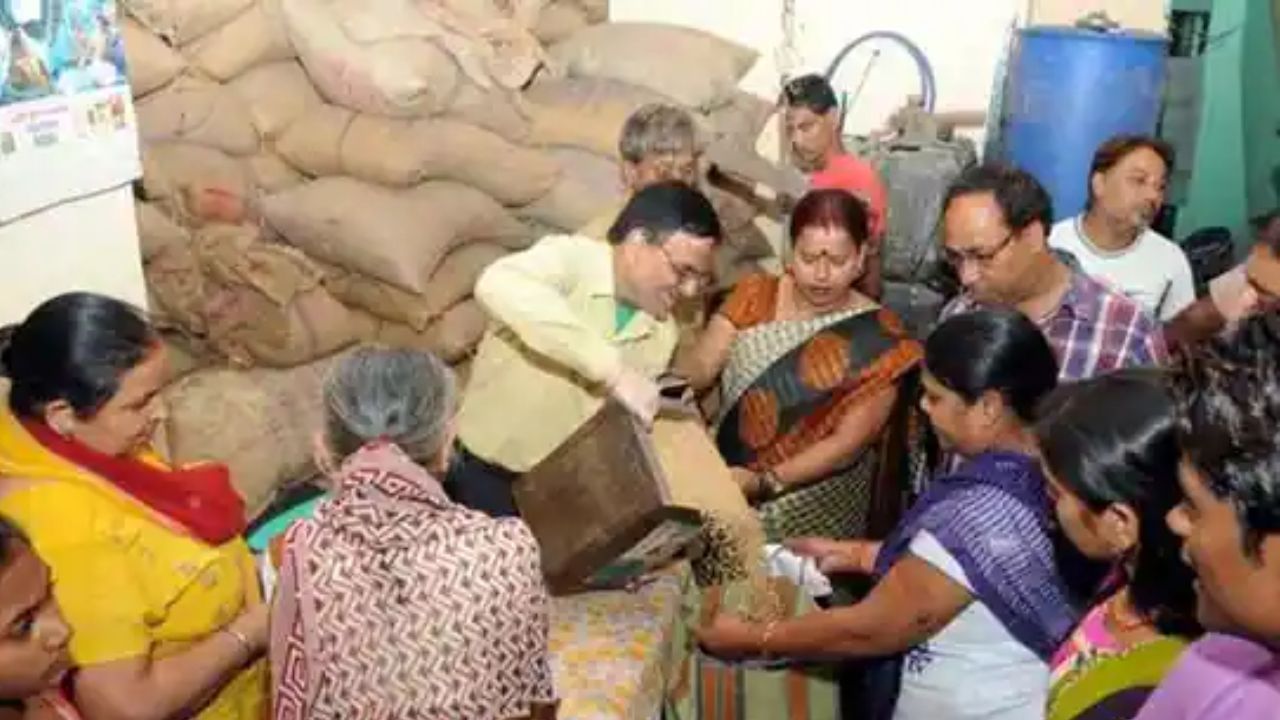 Ration: রেশন নিয়ে ক্যাগকে বিশদ তথ্য দেয়নি রাজ্য, অভিযোগ RTI কর্মীর