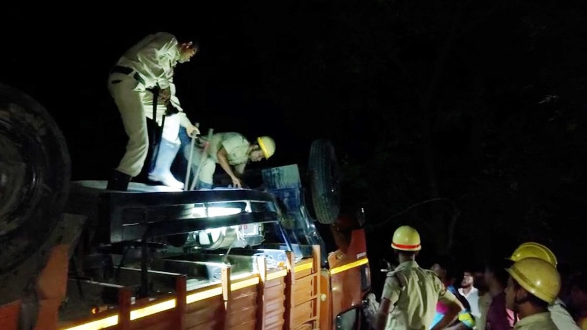 Birbhum Accident News: উল্টে গেল ধান বোঝাই লরি