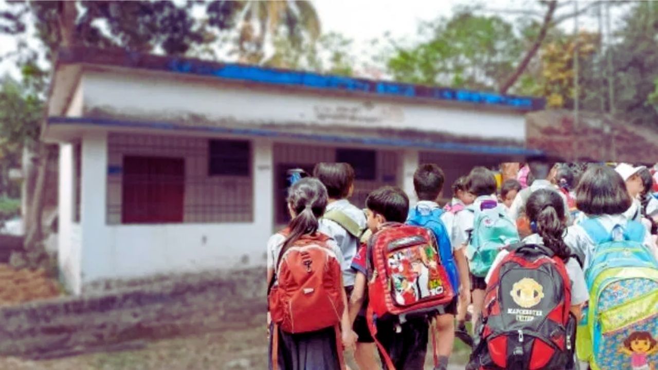 State Education Policy: মাস্টারমশাই-দিদিমণিদের ৫ বছরের জন্য গ্রামে চাকরি করতে হবে, সুপারিশ রাজ্যের শিক্ষানীতিতে