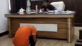 শ্মশানের দাবি জানাতে গিয়েছিলেন, 'মুরগি' বানিয়ে দাঁড় করিয়ে রাখলেন SDM শ্মশানের দাবি জানাতে গিয়েছিলেন, 'মুরগি' বানিয়ে দাঁড় করিয়ে রাখলেন SDM