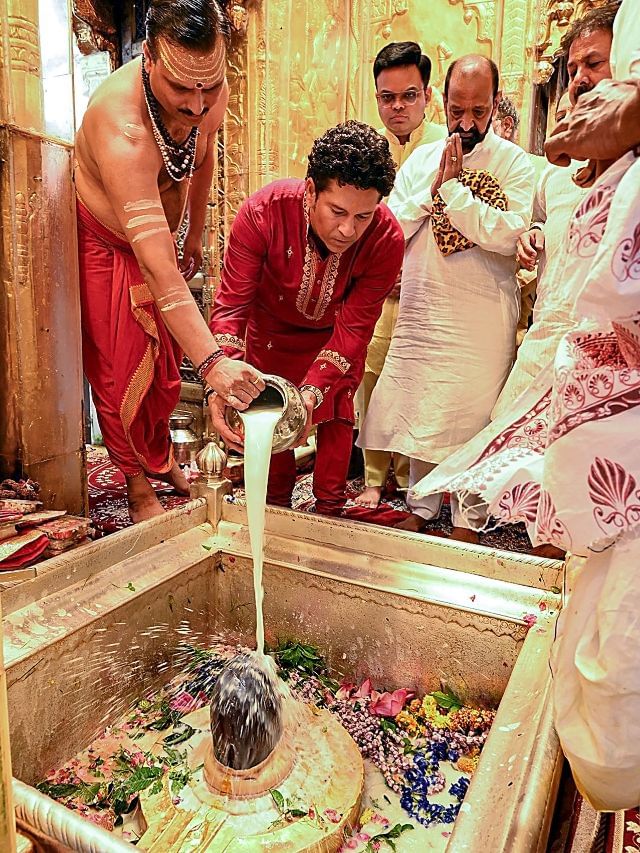 কাশী বিশ্বনাথ মন্দিরে পুজো দিলেন সচিন, সঙ্গী কপিল-সানিরা কাশী বিশ্বনাথ মন্দিরে পুজো দিলেন সচিন, সঙ্গী কপিল-সানিরা