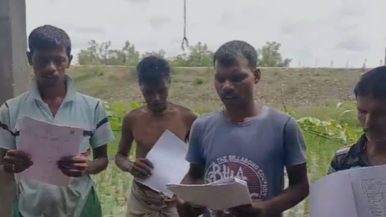 South 24 Parganas: খাস জমিতে থাকা ৫টি পরিবারের যাতায়াতের রাস্তাই বন্ধ! রায়দিঘিতে রাজনৈতিক উত্তাপ