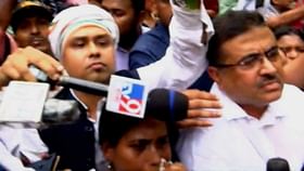 শুভেন্দুর সঙ্গেই গ্রুপ-ডি চাকরিপ্রার্থীদের মিছিলে কৌস্তভ শুভেন্দুর সঙ্গেই গ্রুপ-ডি চাকরিপ্রার্থীদের মিছিলে কৌস্তভ