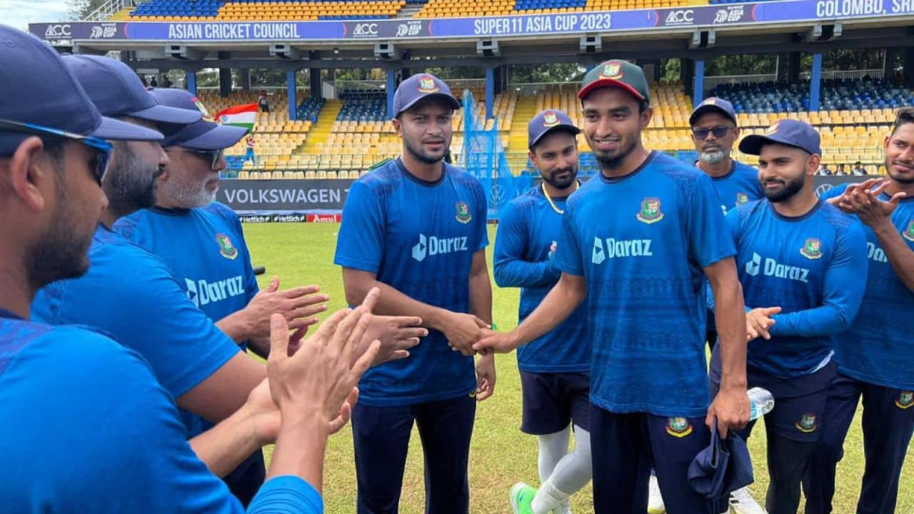 Sakib: সাকিবকে নিয়ে উত্তাল বাংলাদেশ ক্রিকেট, ক্ষমা চেয়েই পার পেলেন!