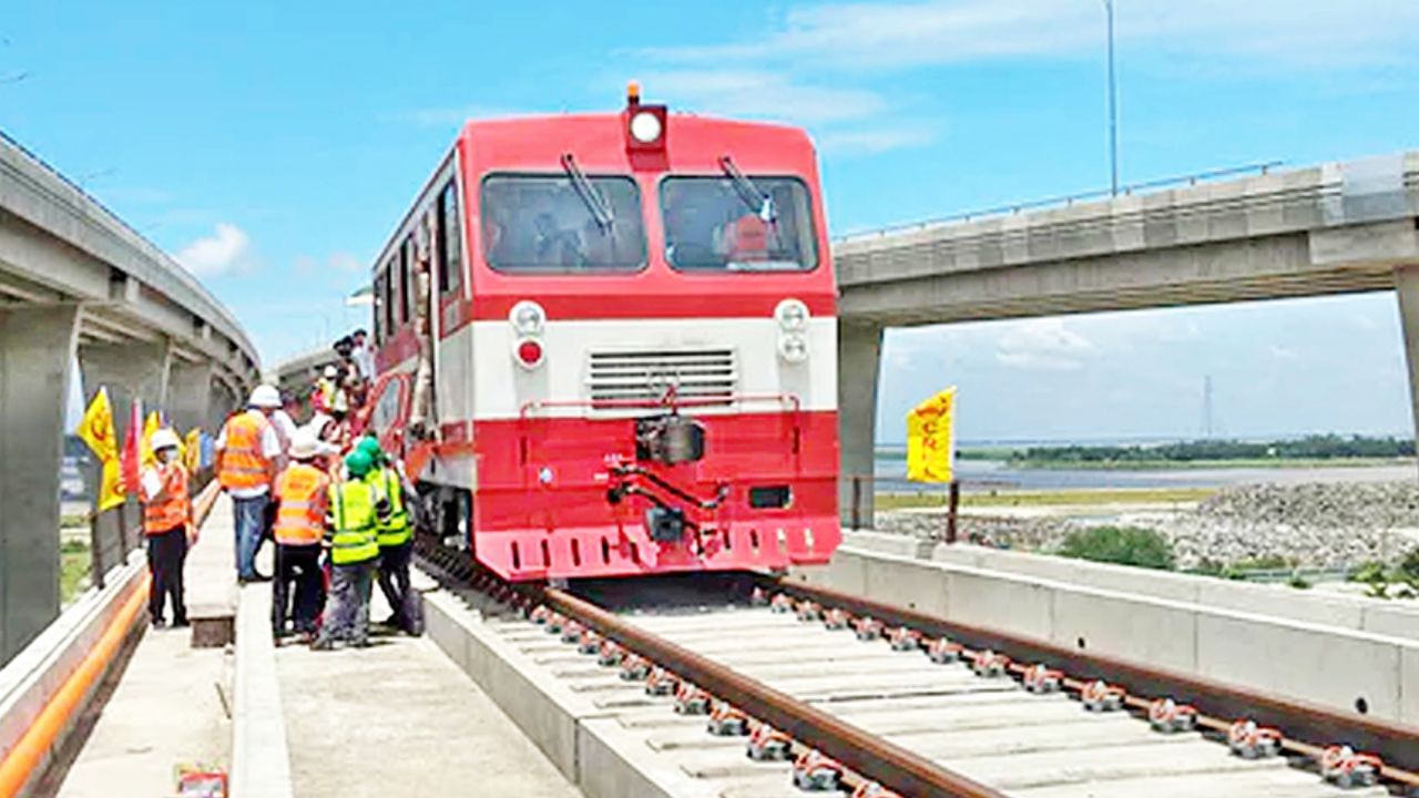 Train services: পদ্মা সেতুতে এবার চালু হচ্ছে ট্রেন চলাচল, উদ্বোধনের দিন জানাল হাসিনা সরকার