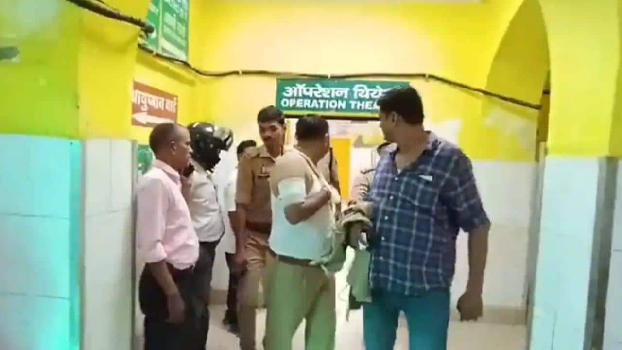 UP Encounter: যোগীরাজ্যে এনকাউন্টারে খতম পুলিশ কন্সটেবলের উপরে হামলাকারী, আহত ২ সহকারী