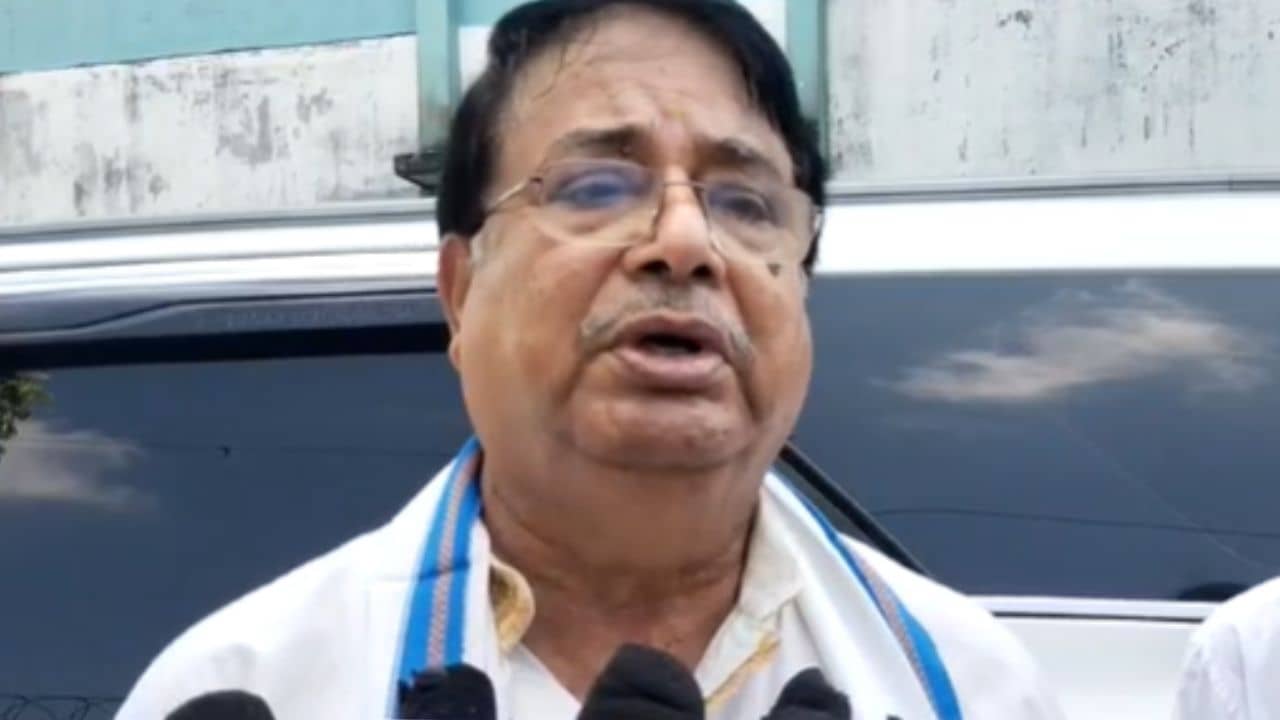 Udayan Guha: রাজ্যে চাকরির সংকট রয়েছে, উদয়নের স্বীকারে অস্বস্তিতে তৃণমূল