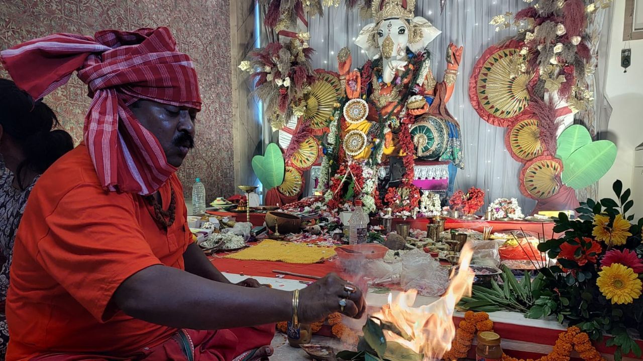 Ganesh Puja 2023: কাশফুল থিমে রকমারি পদে জমজমাট ত্রমিলার বাড়ির গণেশ পুজো