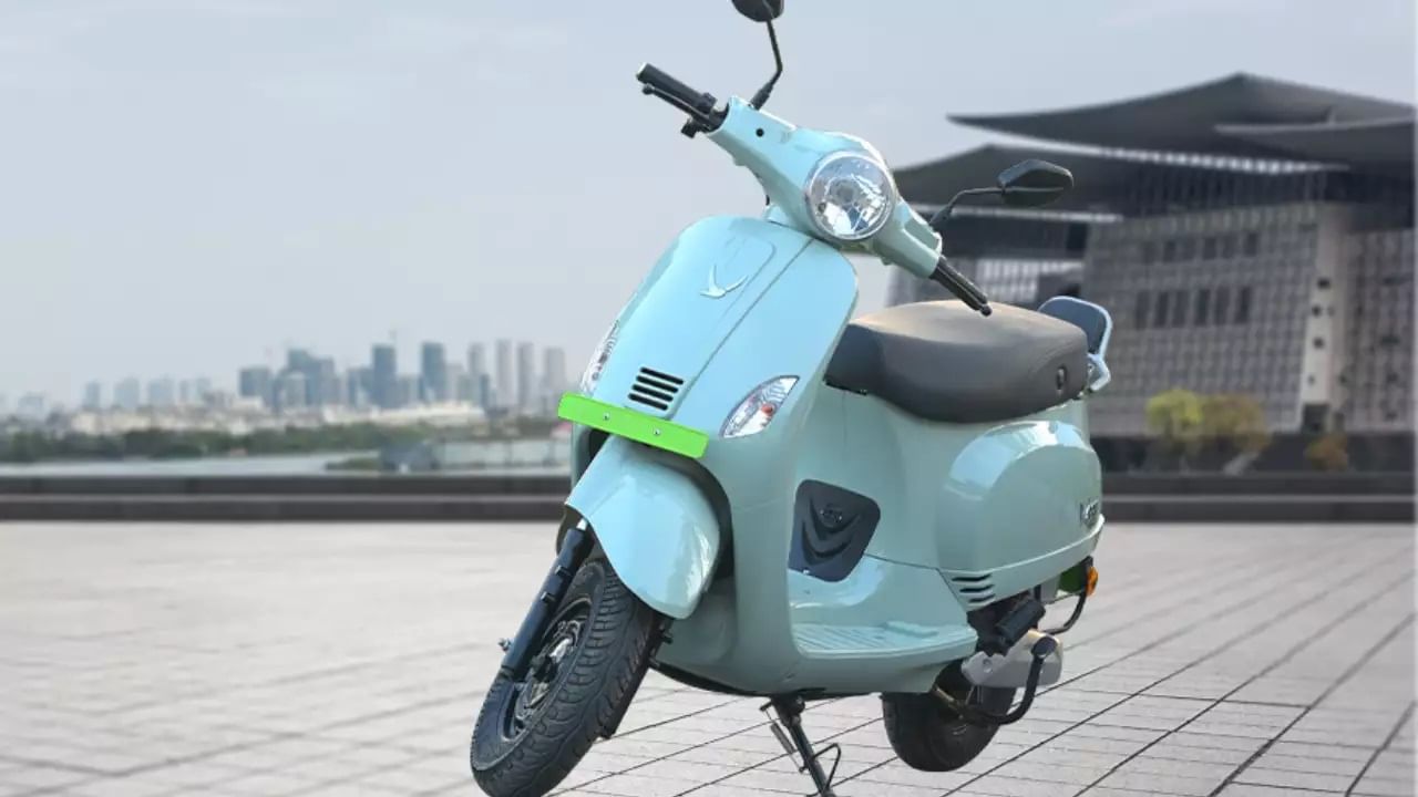 Vegh S60 ই-স্কুটার লঞ্চ হল 1,25,000 টাকায়, এক চার্জে 120 কিলোমিটার রেঞ্জ Vegh S60 ই-স্কুটার লঞ্চ হল 1,25,000 টাকায়, এক চার্জে 120 কিলোমিটার রেঞ্জ