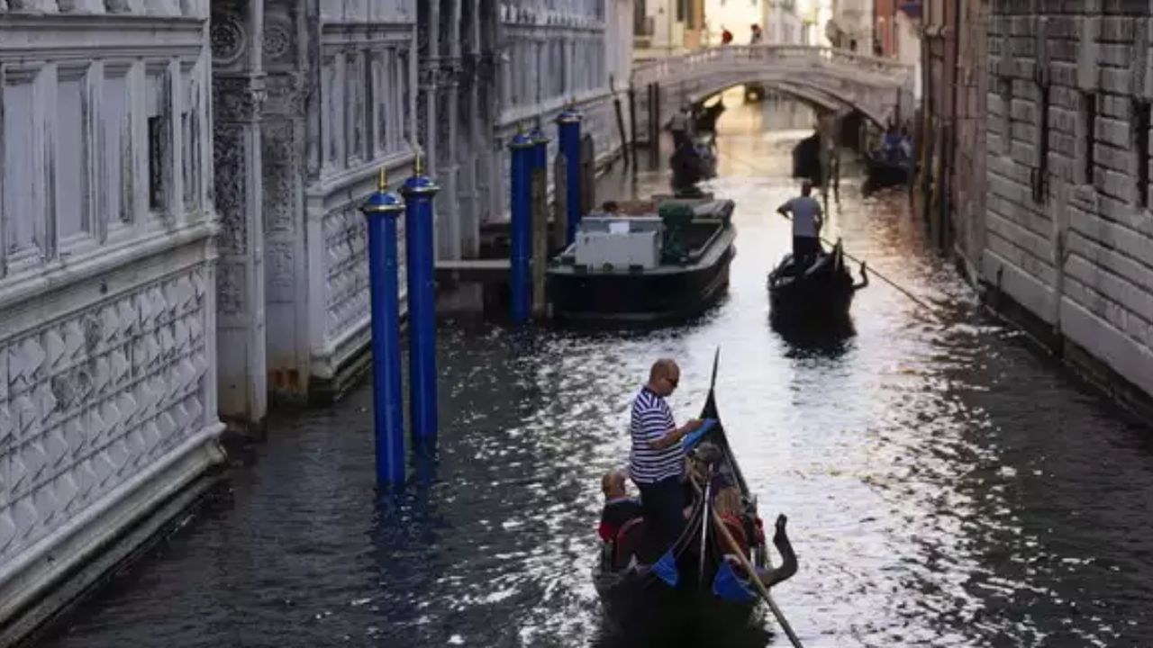 Venice: পর্যটকদের এই শহরে প্রবেশ করতে হলে গুনতে হবে গাঁটের কড়ি