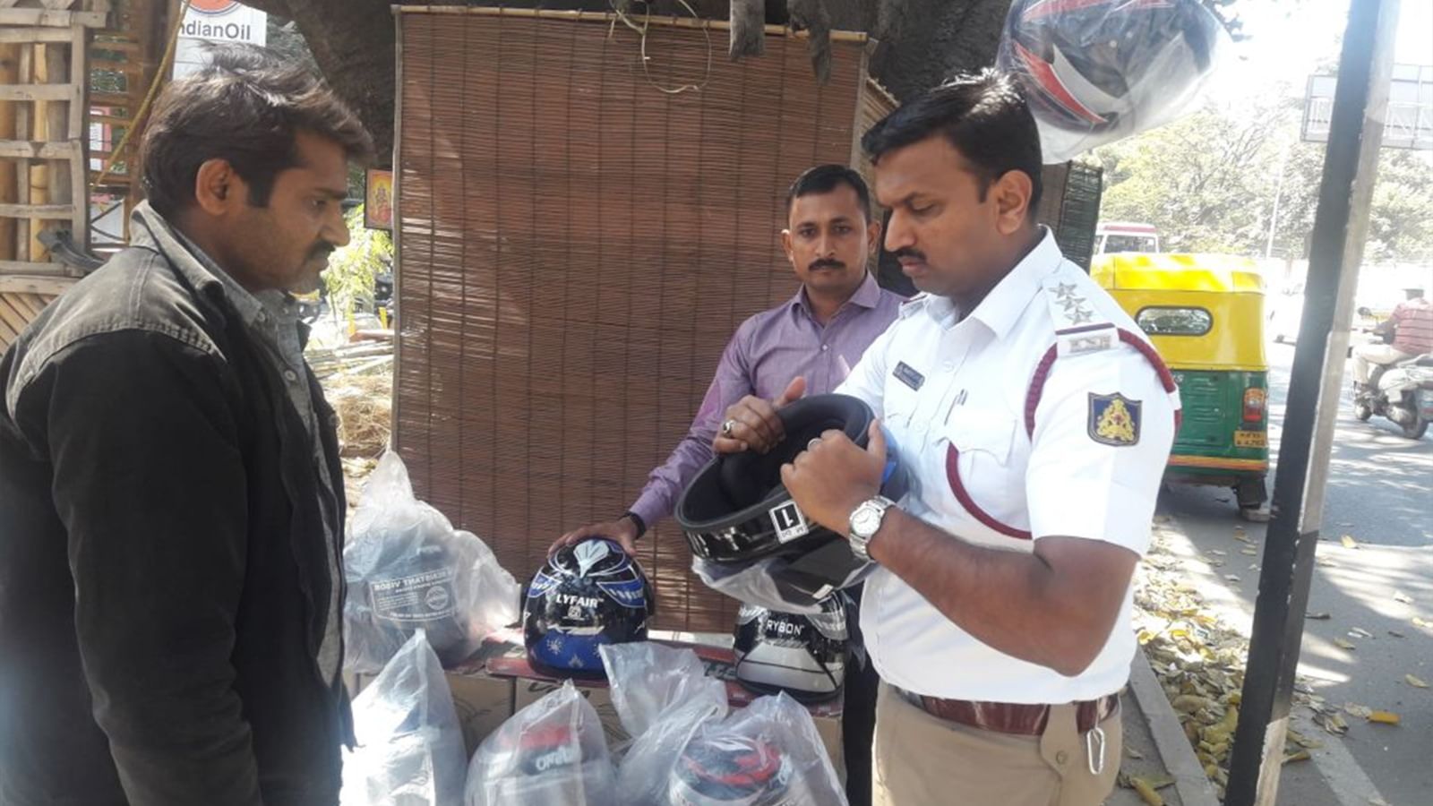 Two Wheeler Traffic Rules হেলমেট পরলেও ২,০০০ ফাইন Bengali News How