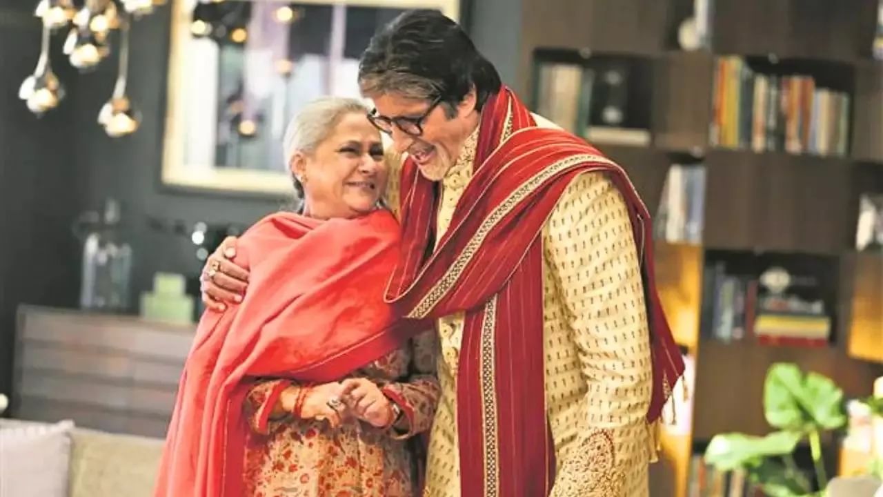 Amitabh-Jaya: 'একমাত্র অমিতাভই পারেন...', জয়ার মুখে হাসি দেখে নেটপাড়ায় মিশ্র প্রতিক্রিয়া