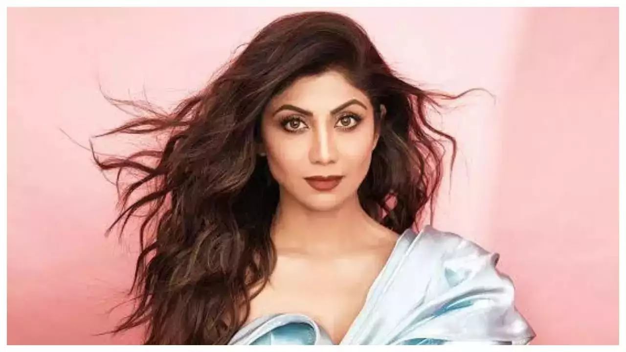 Shilpa Shetty Oops Moment: 'আর একটু হলেই...', খোলামেলা পোশাক পরে অস্বস্তিতে শিল্পা