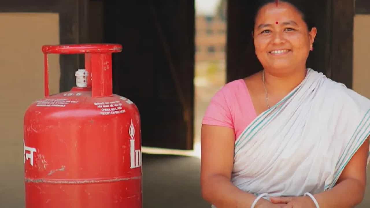 বিনামূল্যে LPG সংযোগ আরও ৭৫ লক্ষ মহিলাকে, রান্নার গ্যাস নিয়ে ফের বড় ঘোষণা কেন্দ্রের