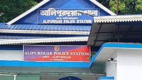 টাকা আত্মসাতের অভিযোগে পুলিশ কনস্টেবলকে গ্রেফতার টাকা আত্মসাতের অভিযোগে পুলিশ কনস্টেবলকে গ্রেফতার