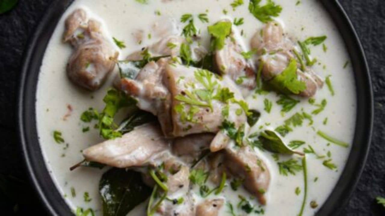 Chicken Recipe: হেঁশেলে আদা-রসুন-পেঁয়াজের বাড়বাড়ন্ত? দুধ-দই দিয়ে বানিয়ে ফেলুন চিকেন কারি