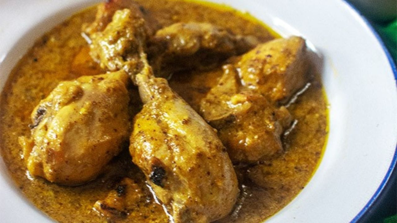 Chicken Curry: মুরগির পাতলা ঝোল একঘেঁয়ে লাগে? কাসুন্দি মিশিয়ে বানিয়ে ফেলুন চিকেন কষা Chicken Curry: মুরগির পাতলা ঝোল একঘেঁয়ে লাগে? কাসুন্দি মিশিয়ে বানিয়ে ফেলুন চিকেন কষা