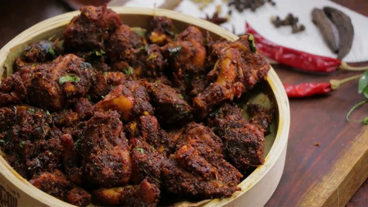 Chicken Recipe: দক্ষিণী স্টাইলে খান চিকেন ভাজা, মশলাদার হলেও মুখে লেগে থাকবে স্বাদ Chicken Recipe: দক্ষিণী স্টাইলে খান চিকেন ভাজা, মশলাদার হলেও মুখে লেগে থাকবে স্বাদ