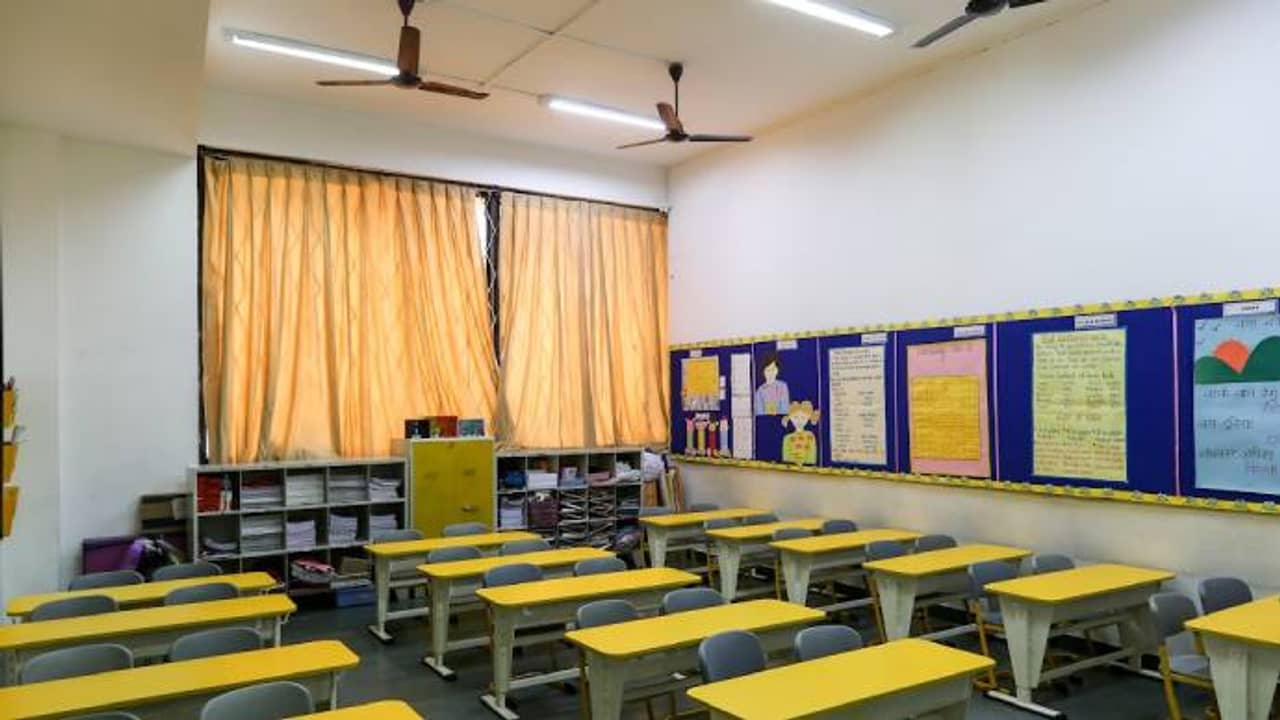 ‘পাকিস্তানে চলে যাও’, পঞ্চম শ্রেণির দুই ছাত্রকে ধমক শিক্ষিকার, বিতর্ক ছড়াতেই বদলি