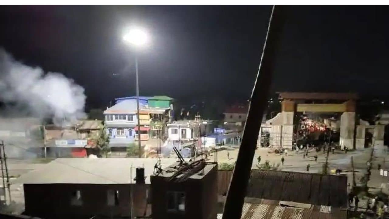 Manipur CM: মণিপুরের মুখ্যমন্ত্রীর বাড়িতে হামলা