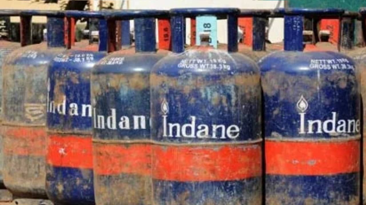 Commercial LPG Cylinder: ফের ১৫৮ টাকা কমল গ্যাস সিলিন্ডারের দাম