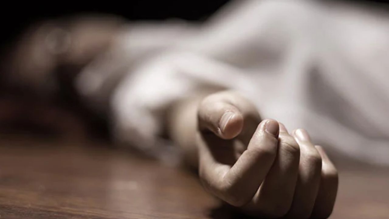 Crime News: দুই ছেলের সঙ্গেই শারীরিক সম্পর্ক স্থাপন মায়ের, জানতে পেরে বাবা ও ছেলেরা মিলে কেটে নিল মুণ্ডু Crime News: দুই ছেলের সঙ্গেই শারীরিক সম্পর্ক স্থাপন মায়ের, জানতে পেরে বাবা ও ছেলেরা মিলে কেটে নিল মুণ্ডু