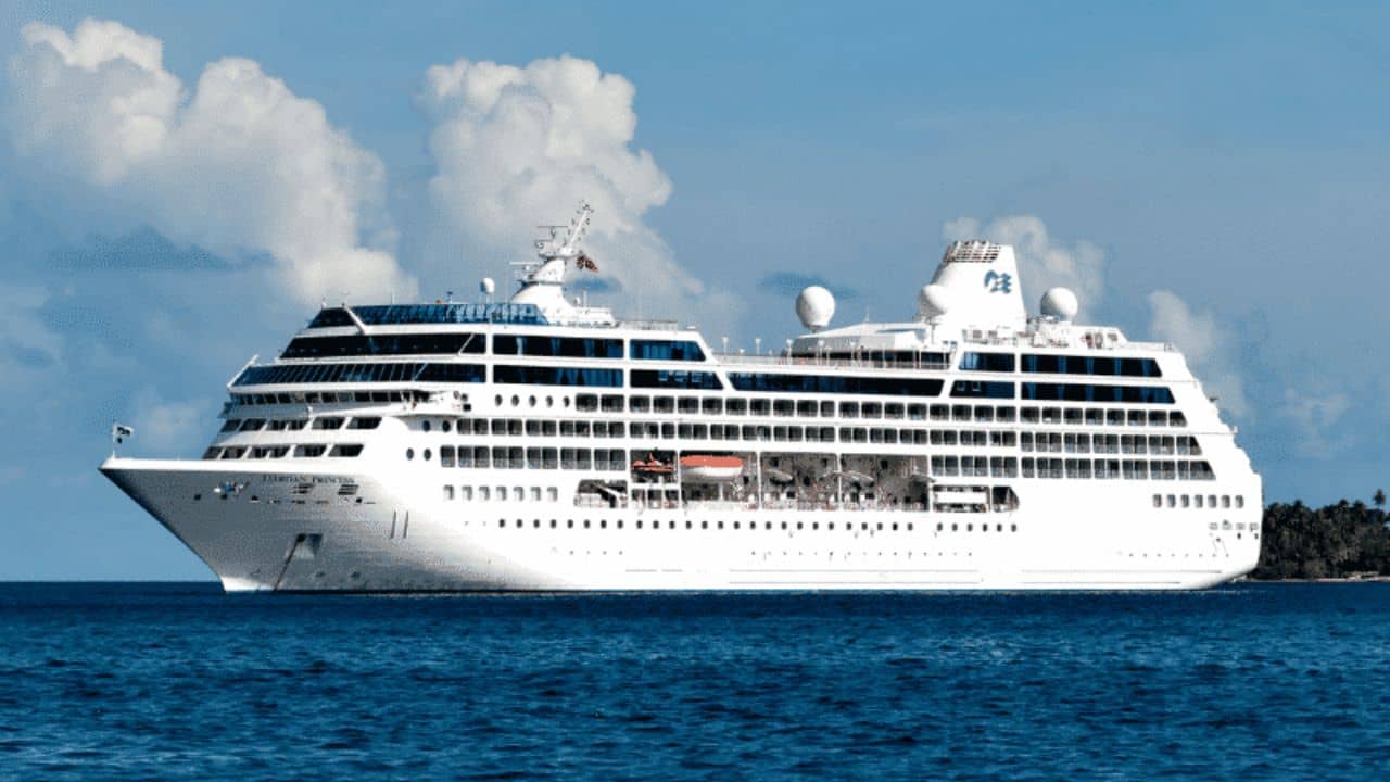 Cruise Travel: এক টিকিটে ৩ বছরে ঘোরা যাবে ১৪৮টি দেশ, কীভাবে জানেন?