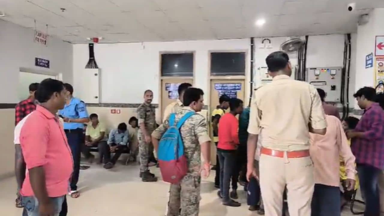 Debra: সিরাপ দেওয়ার পরই খিচুনি, শিশুমৃত্যুতে চিকিৎসায় গাফিলতির অভিযোগ