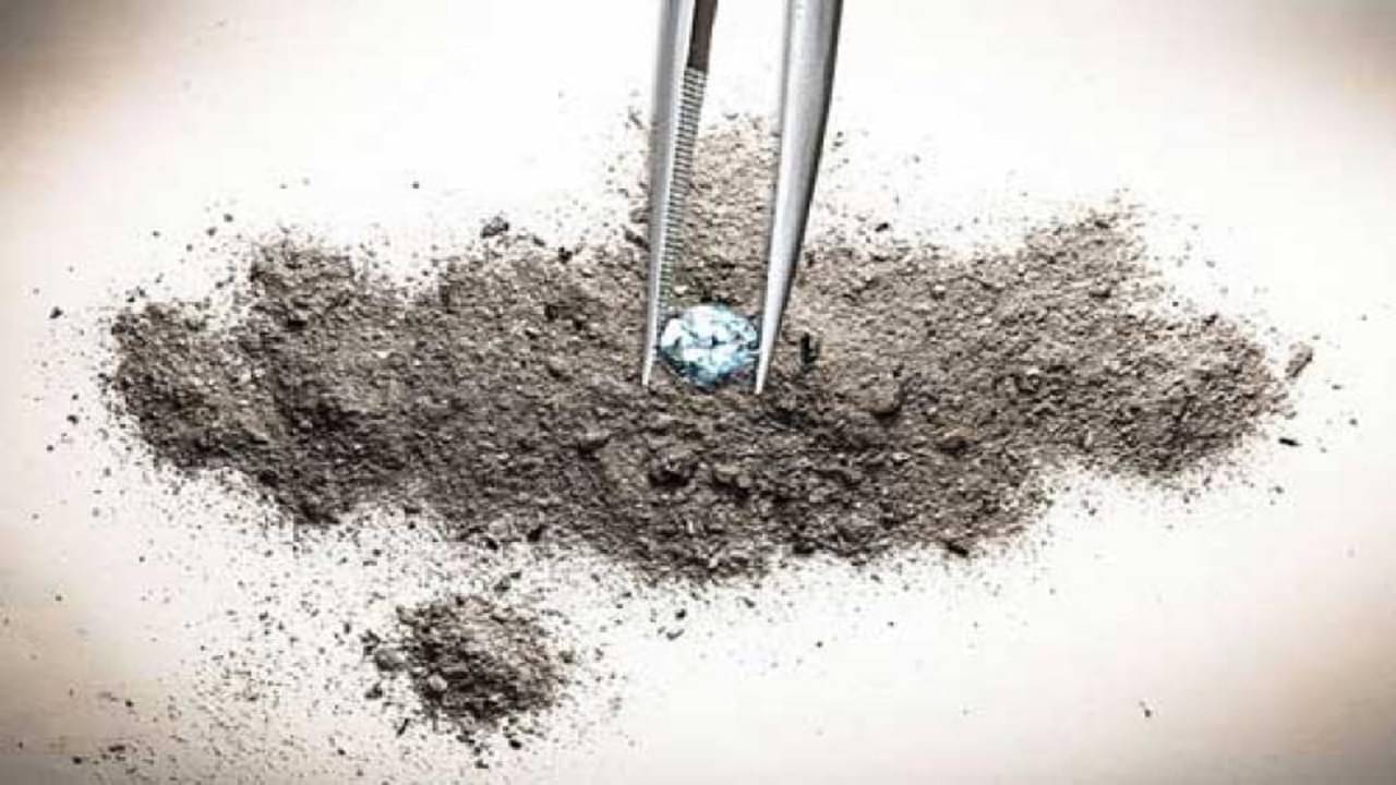 Diamond Making Process: শ্মশানে পুড়ে যাওয়া মানব শরীর থেকে তৈরি হয় হিরে! দামও সাংঘাতিক; বিশ্বাস না হলে নিজেই দেখুন