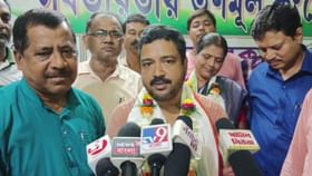 স্বামী-স্ত্রীর ফুল বদল, বিজেপি বলল, 'ওরা তৃণমূলের দালাল' স্বামী-স্ত্রীর ফুল বদল, বিজেপি বলল, 'ওরা তৃণমূলের দালাল'