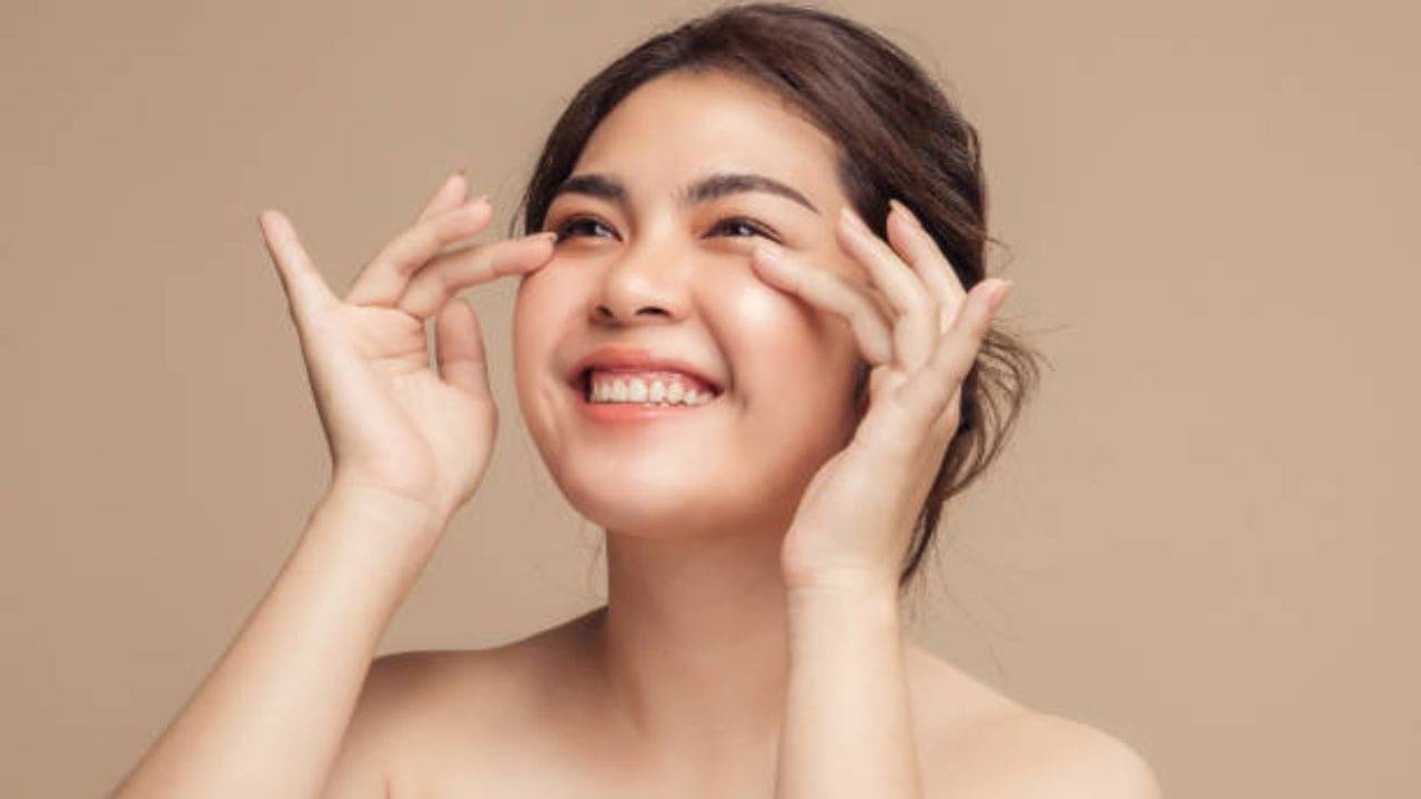 Basic Skin Care: স্কিন কেয়ারের পিছনে টাকা ও সময় ব্যয় করার দরকার নেই, এই ৪ ধাপ মানলেই গ্লো করবেন