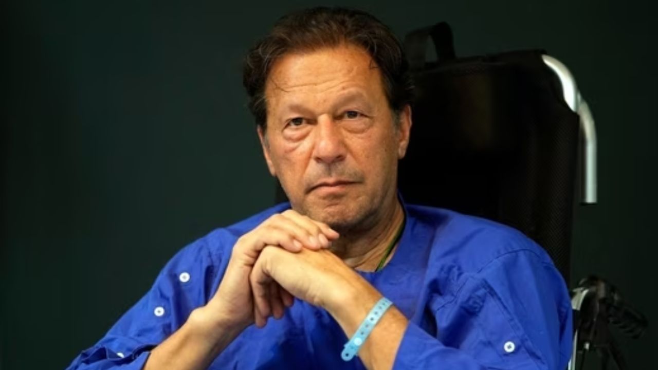 Imran Khan: পিটিআই-এর চেয়ারম্যান পদ থেকে সরে দাঁড়ালেন ইমরান খান