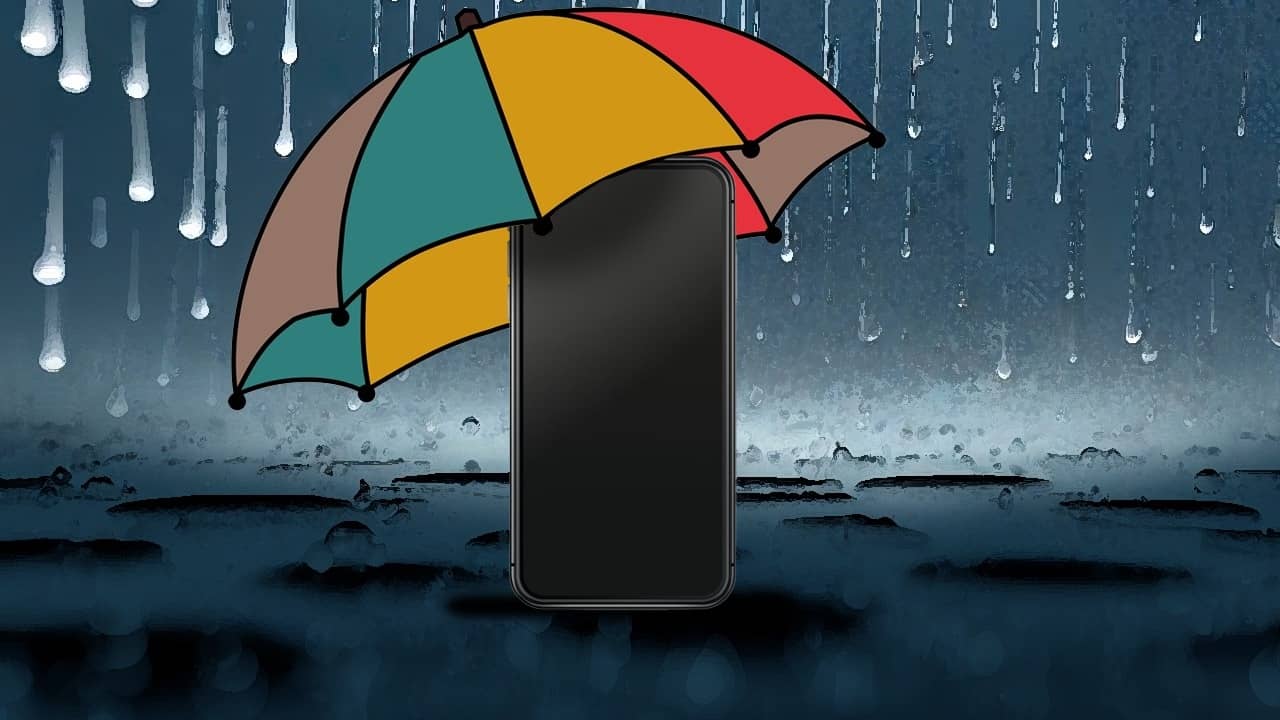 Smartphone Tips: বর্ষাকালে চাই ফোনের বিশেষ যত্ন, কাজে লাগান এসব উপায়, নাহলেই অঘটন