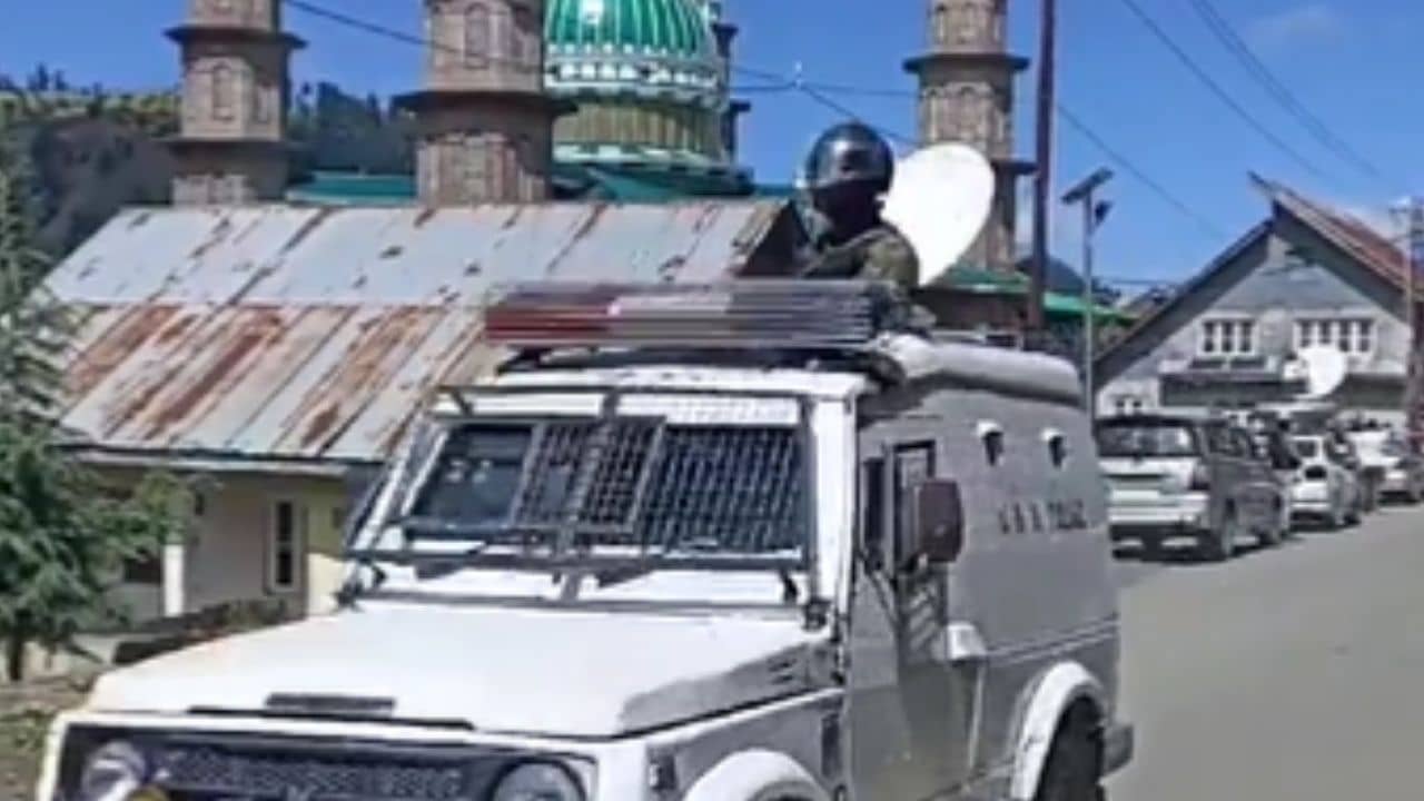 J&K Terrorist Arrested: উপত্যকায় বিরাট সাফল্য পুলিশের, কুলগামে গ্রেফতার ৫ লস্কর জঙ্গি, ভাঙা হল ২টি টেরর মডিউল