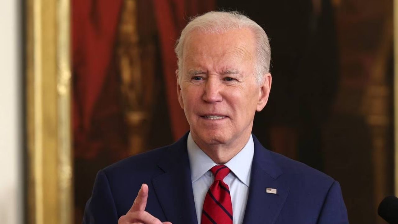 Joe Biden: মেয়াদ শেষের আগেই প্রেসিডেন্ট পদ খোয়াবেন জো বাইডেন? শুরু হচ্ছে ইমপিচমেন্টের শুনানি Joe Biden: মেয়াদ শেষের আগেই প্রেসিডেন্ট পদ খোয়াবেন জো বাইডেন? শুরু হচ্ছে ইমপিচমেন্টের শুনানি