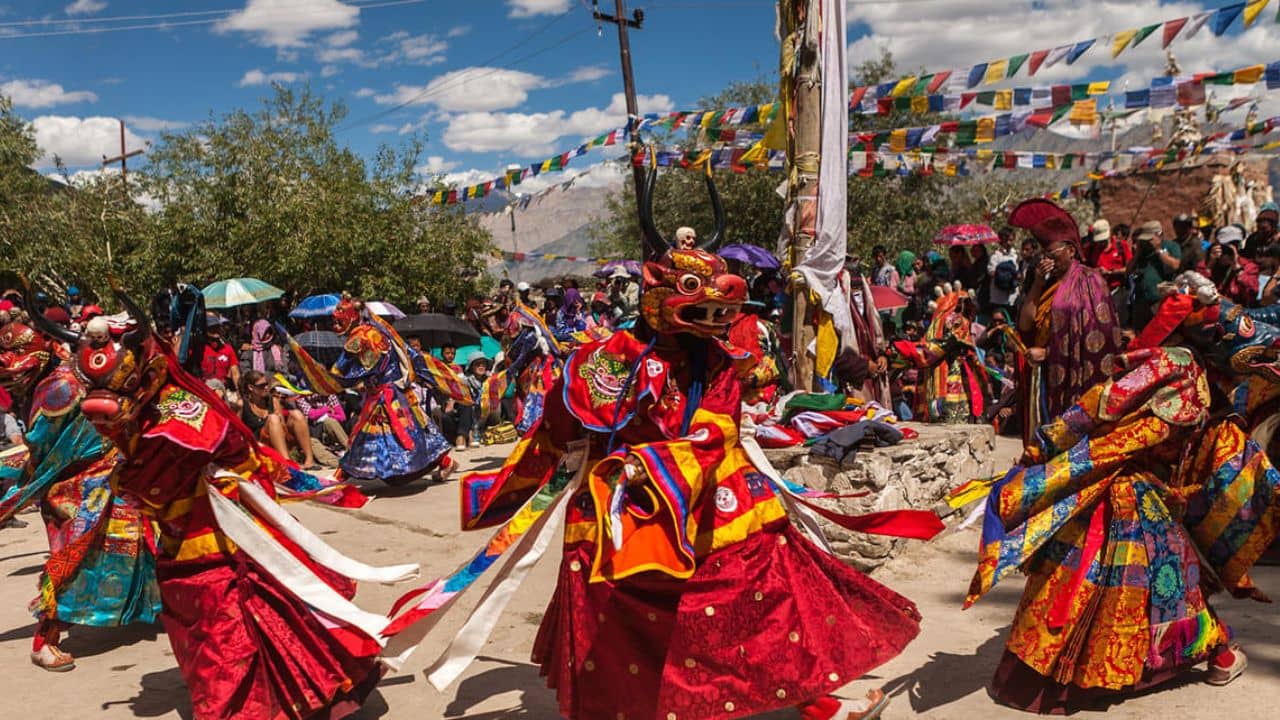 Ladakh Festival: লেহ শহরে চলছে লাদাখ ফেস্টিভ্যাল, রঙের উৎসবে মেতে উঠেছে পর্যটকেরাও