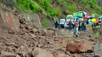 Truck accident: বোল্ডারে ধাক্কা খেয়ে খেলনা গাড়ির মতো খাদে গড়িয়ে গেল ট্রাক, মৃত ৪